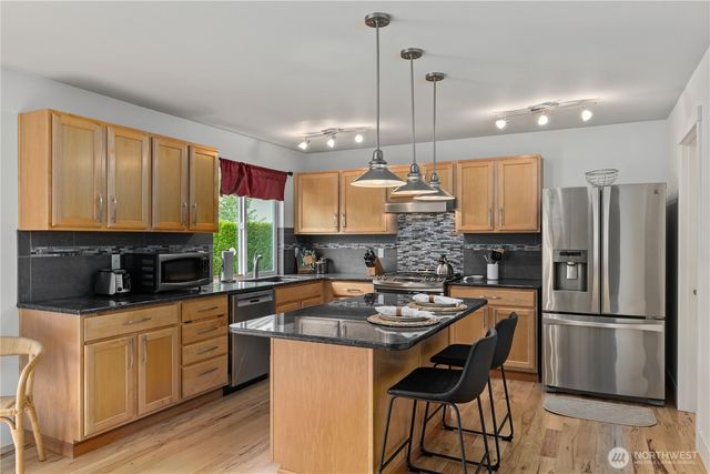 23236 SE 262nd Court, Maple Valley, WA 98038