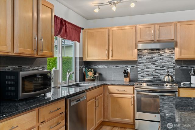 23236 SE 262nd Court, Maple Valley, WA 98038