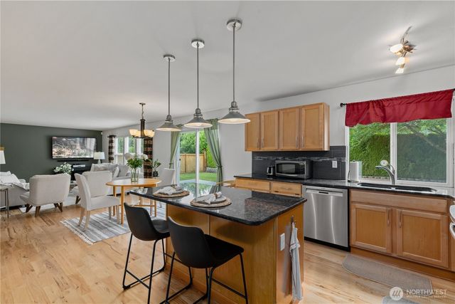 23236 SE 262nd Court, Maple Valley, WA 98038