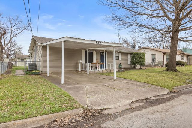 1320 Elm Street, Bonham, TX 75418
