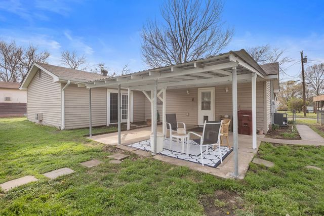 1320 Elm Street, Bonham, TX 75418