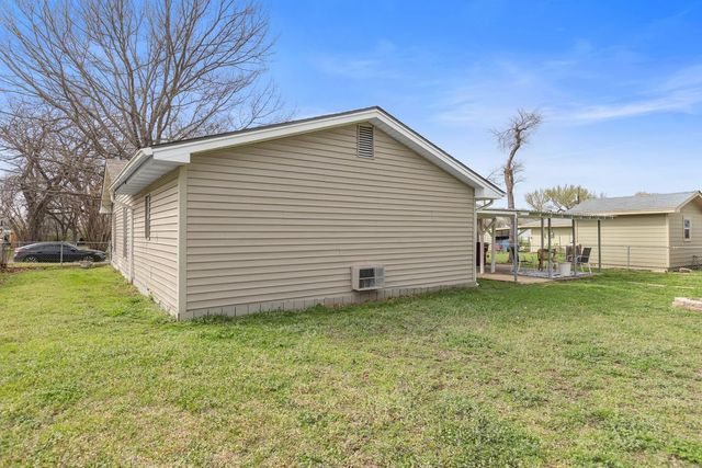 1320 Elm Street, Bonham, TX 75418