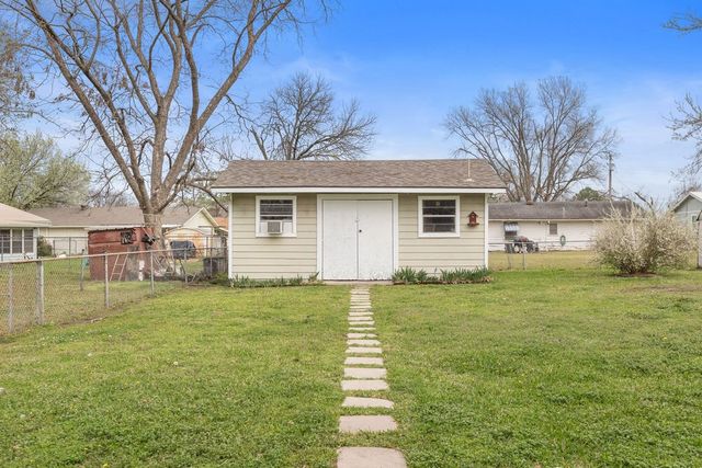 1320 Elm Street, Bonham, TX 75418