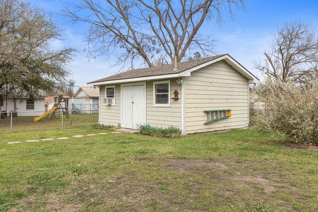 1320 Elm Street, Bonham, TX 75418