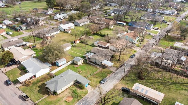 1320 Elm Street, Bonham, TX 75418