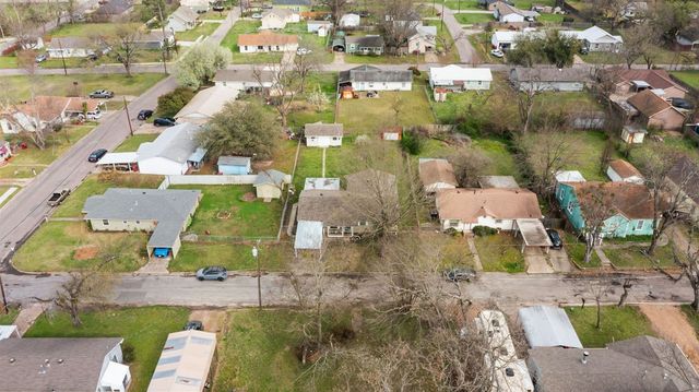 1320 Elm Street, Bonham, TX 75418