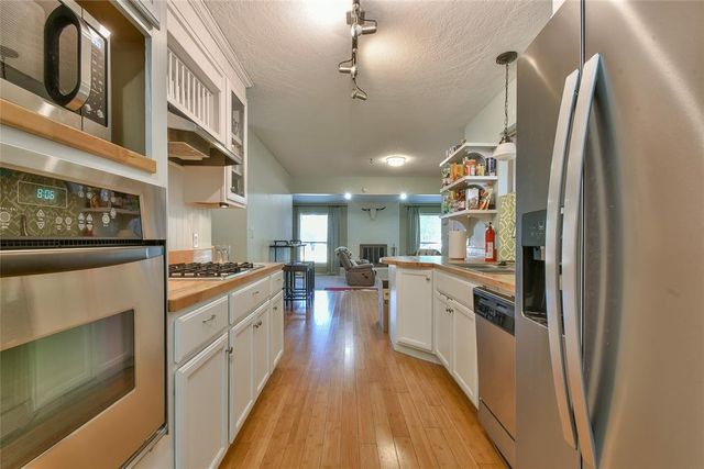 3210 Rambling Oaks Drive, Norman, OK 73072