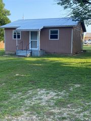209 6th Street, Cross Plains, TX 76443