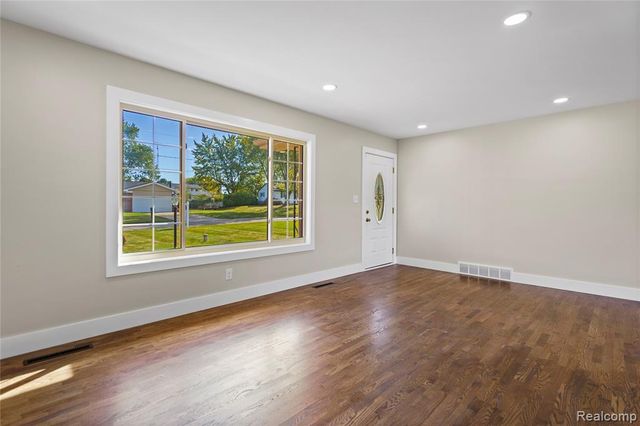 10030 Shadybrook Lane, Grand Blanc, MI 48439