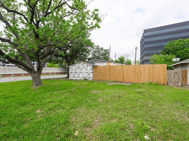 4660 Spruce Street, Bellaire, TX 77401