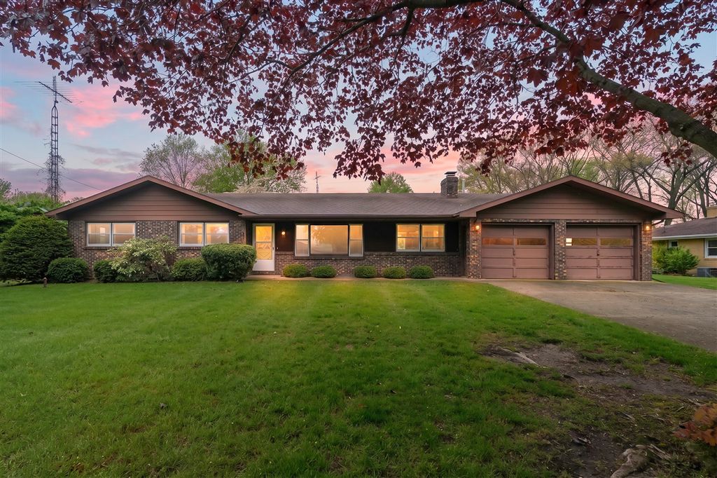 2286 Shiawasee Lane, Stevensville, MI 49127