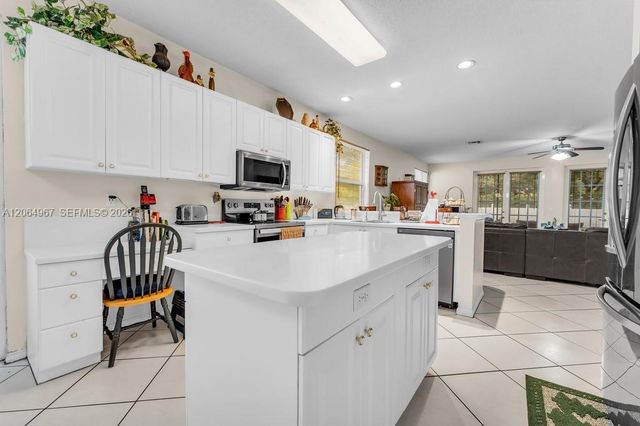 15887 NW 11th Street, Pembroke Pines, FL 33028