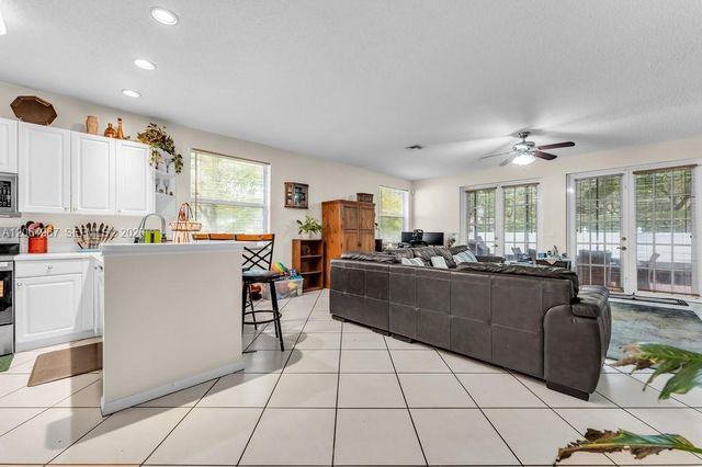 15887 NW 11th Street, Pembroke Pines, FL 33028