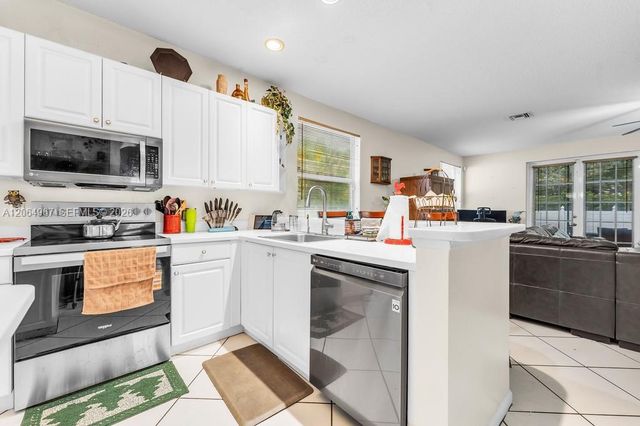 15887 NW 11th Street, Pembroke Pines, FL 33028