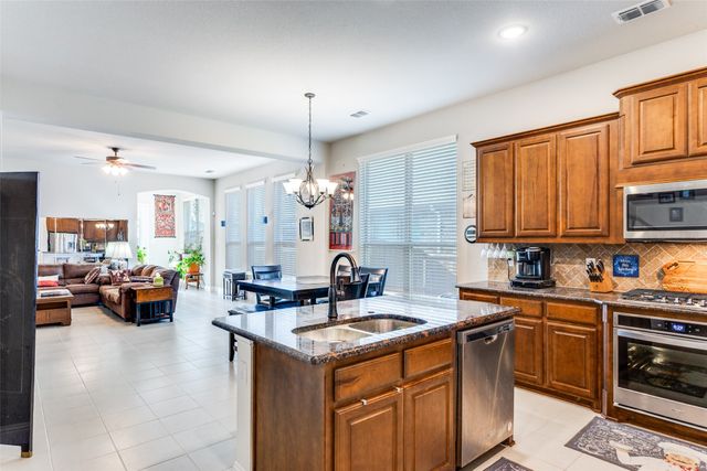 1812 Graham Way, Mansfield, TX 76063