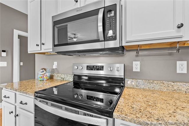3102 Ambercrest Loop, Jeffersonville, IN 47130