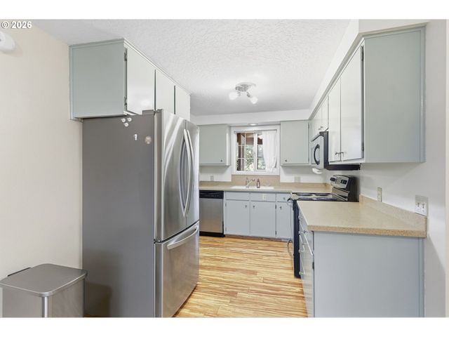2245 PRINCETON Dr, Eugene, OR 97405