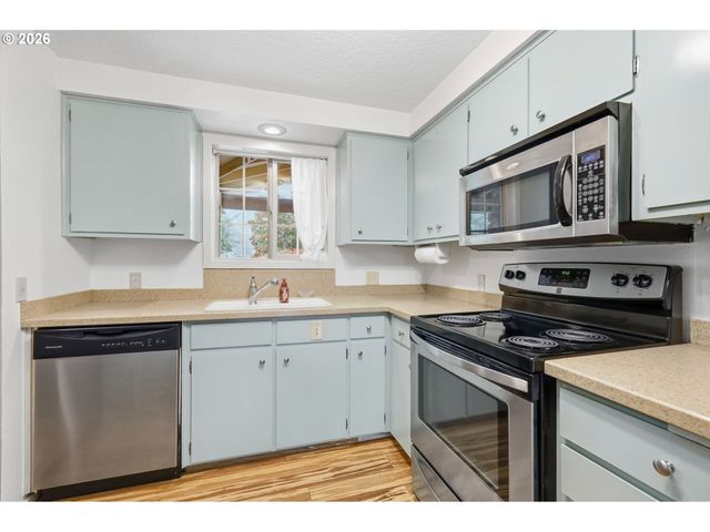 2245 PRINCETON Dr, Eugene, OR 97405