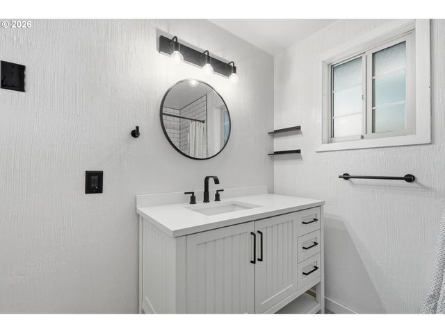 2245 PRINCETON Dr, Eugene, OR 97405