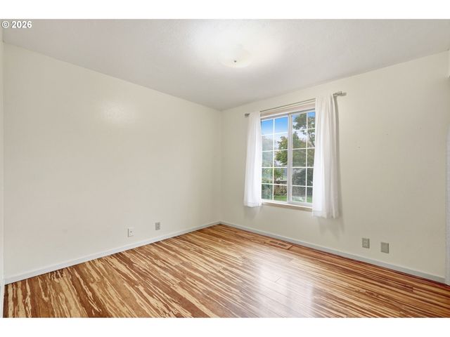 2245 PRINCETON Dr, Eugene, OR 97405