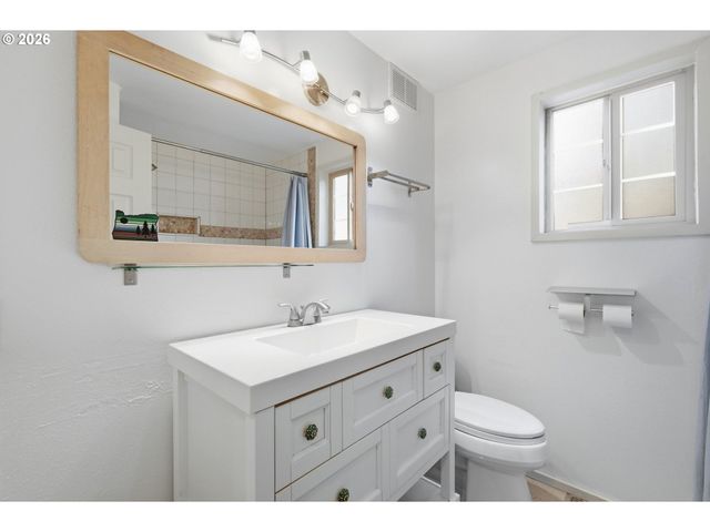 2245 PRINCETON Dr, Eugene, OR 97405