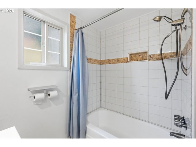 2245 PRINCETON Dr, Eugene, OR 97405