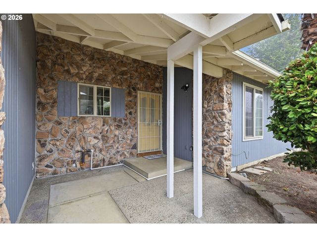 2245 PRINCETON Dr, Eugene, OR 97405