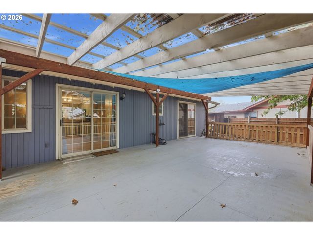 2245 PRINCETON Dr, Eugene, OR 97405