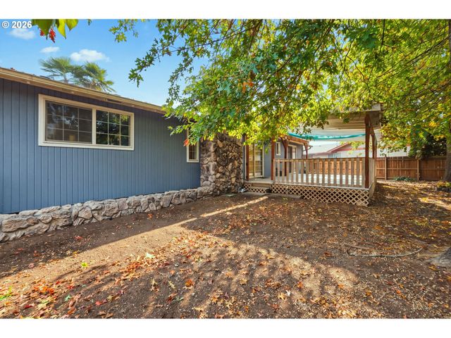 2245 PRINCETON Dr, Eugene, OR 97405