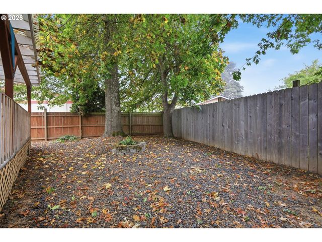 2245 PRINCETON Dr, Eugene, OR 97405