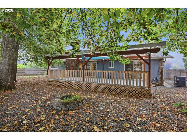 2245 PRINCETON Dr, Eugene, OR 97405