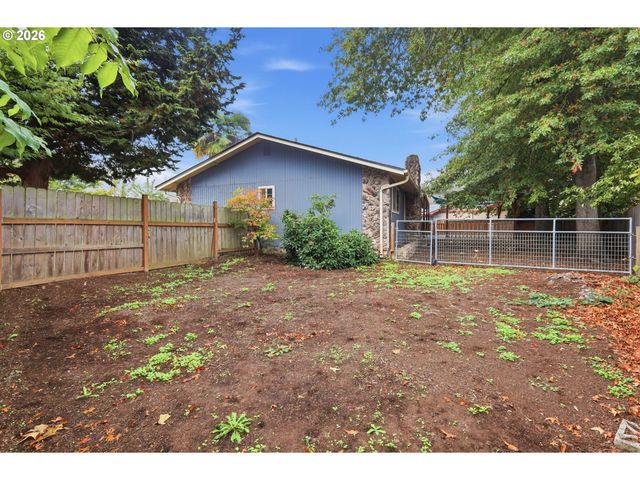 2245 PRINCETON Dr, Eugene, OR 97405