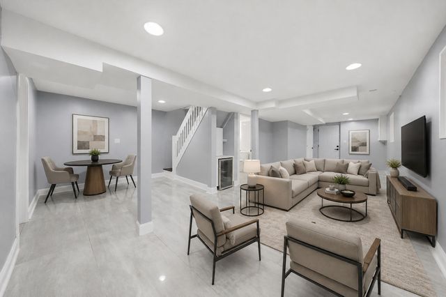 7545 S Rhodes Avenue, Chicago, IL 60619
