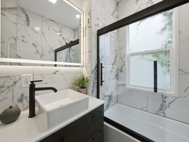 7545 S Rhodes Avenue, Chicago, IL 60619