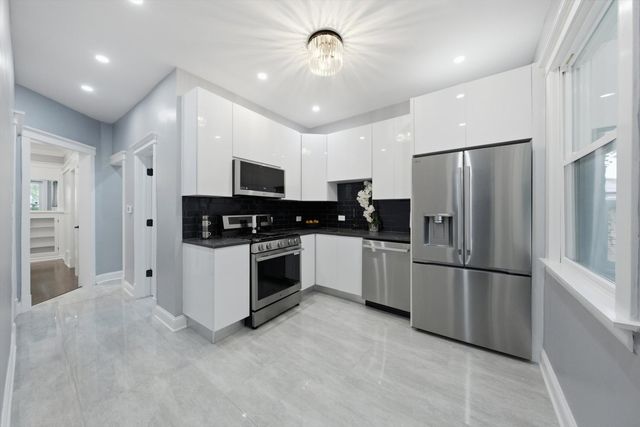 7545 S Rhodes Avenue, Chicago, IL 60619