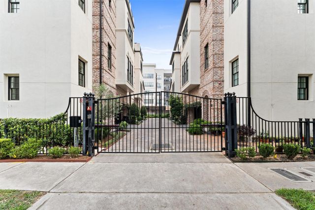 1304 Castle Court A, Houston, TX 77006