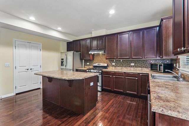 3475 Bradbury Circle, Aurora, IL 60504