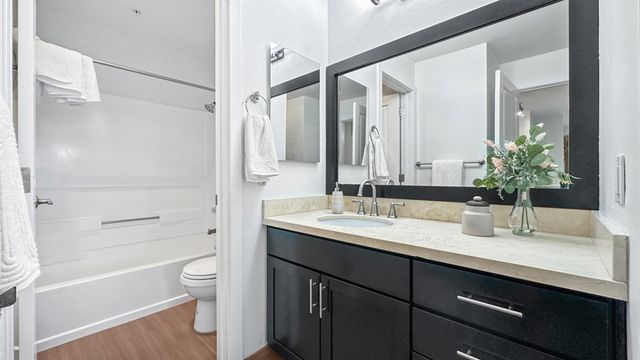 6400 Christie Avenue 3202, Emeryville, CA 94608