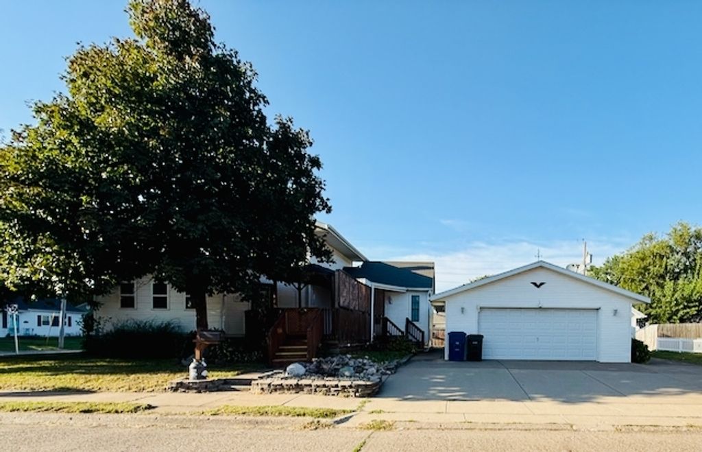 2358 W Lombard Street, Davenport, IA 52804