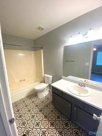 11112 South Memorial Parkway L2, Huntsville, AL 35803