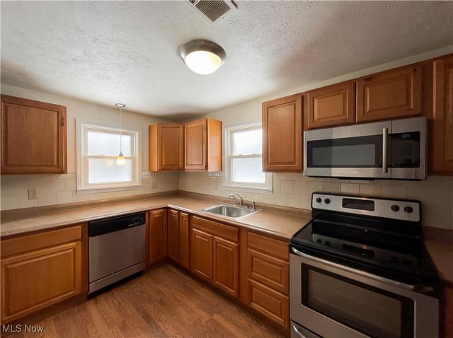 14895 Old Oak Drive, Strongsville, OH 44149