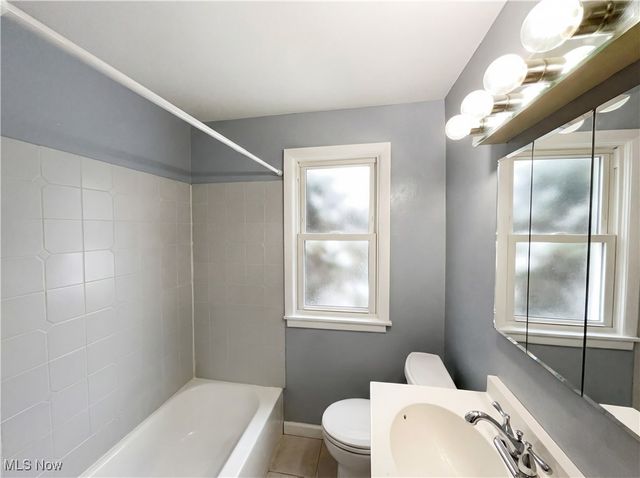 14895 Old Oak Drive, Strongsville, OH 44149