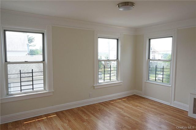 80 Dunwoodie Street 2W, Yonkers, NY 10704
