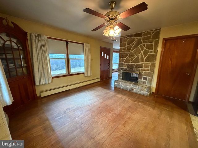 2944 BERNVILLE RD, Leesport, PA 19533