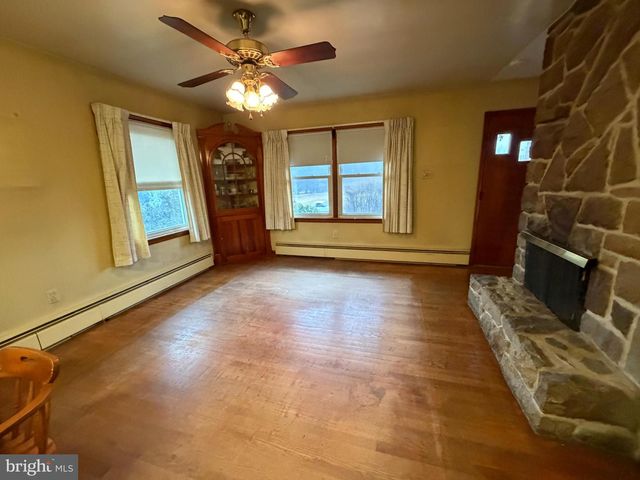 2944 BERNVILLE RD, Leesport, PA 19533