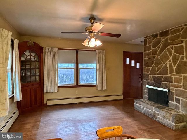 2944 BERNVILLE RD, Leesport, PA 19533