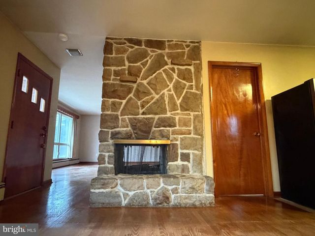 2944 BERNVILLE RD, Leesport, PA 19533