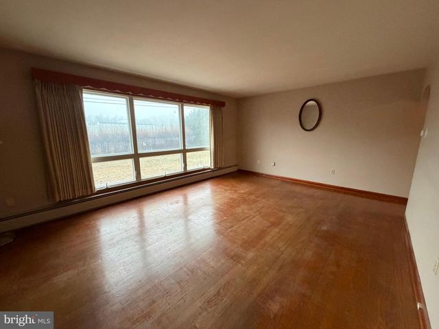 2944 BERNVILLE RD, Leesport, PA 19533