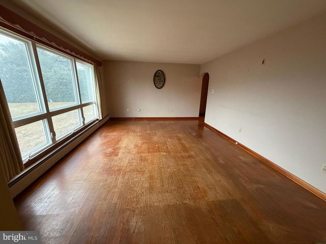 2944 BERNVILLE RD, Leesport, PA 19533