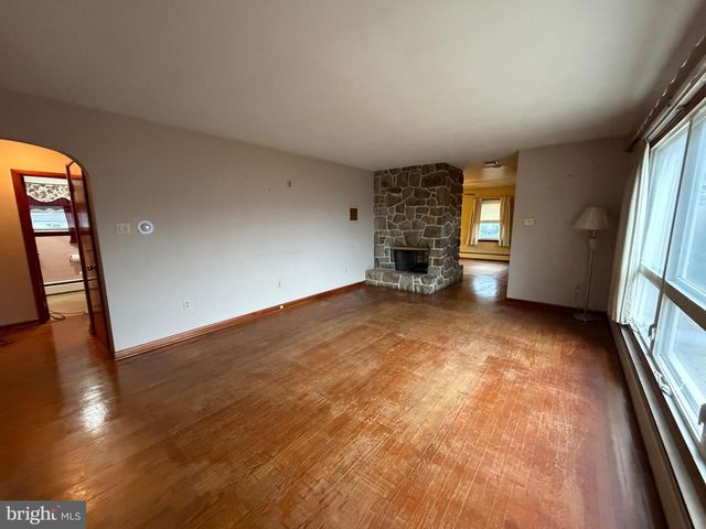 2944 BERNVILLE RD, Leesport, PA 19533